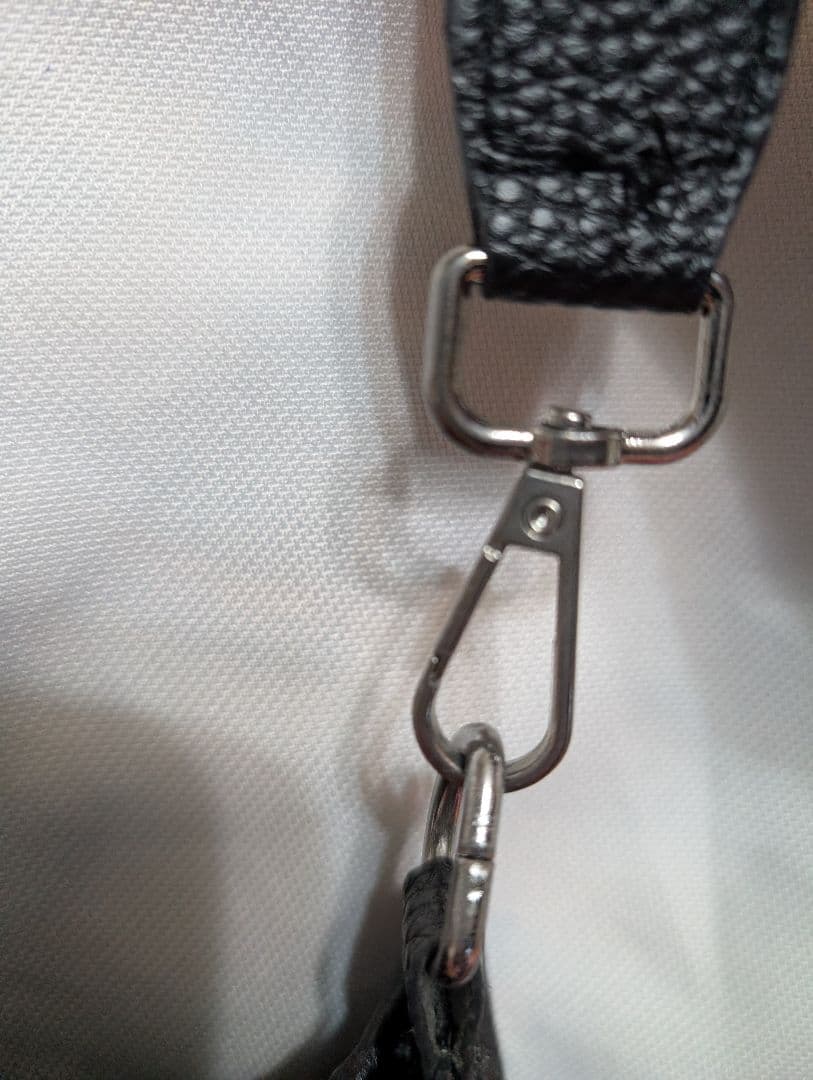 ブラックレザー パンチング ショルダーバッグ