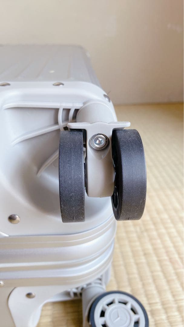 新品未使用メルセデスベンツ　アルミスーツケース