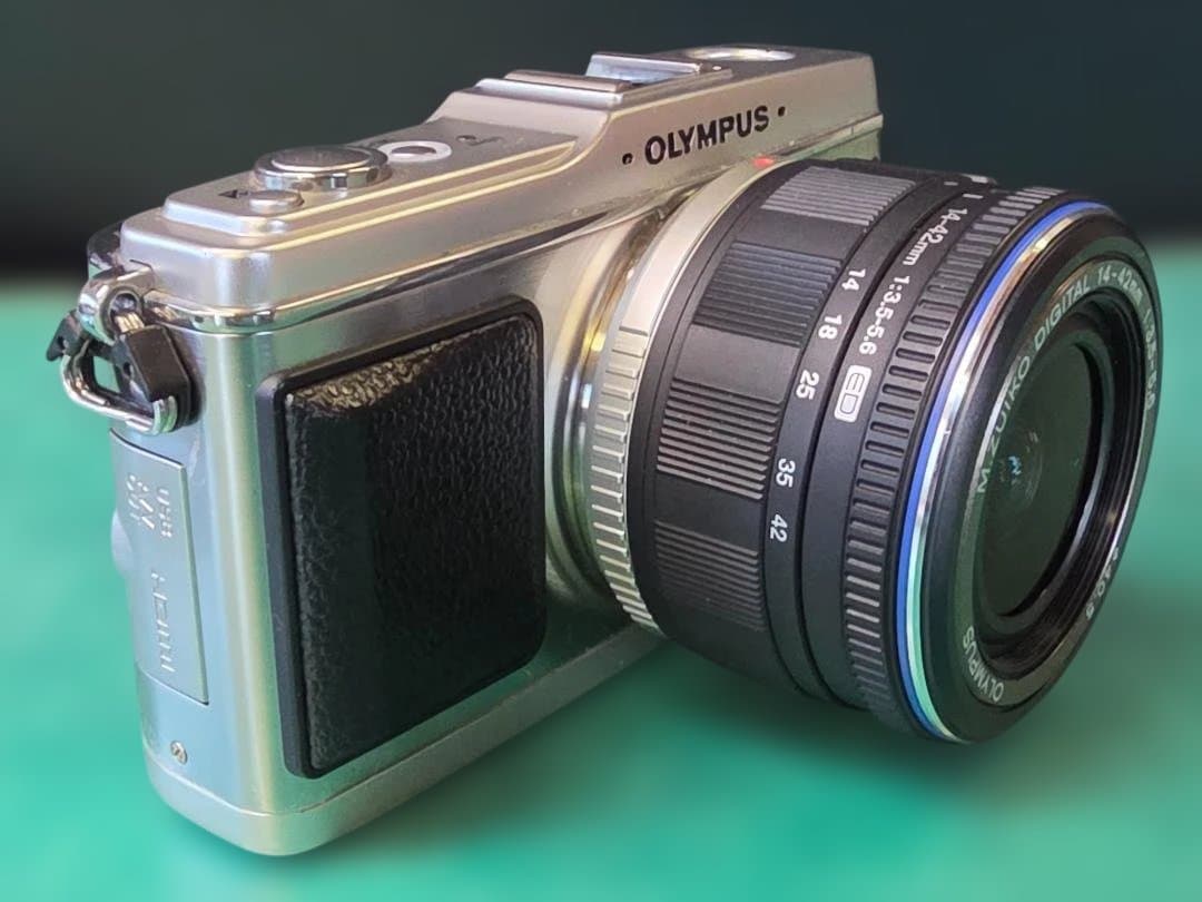 オリンパス PEN E-P1 シルバー レンズキット