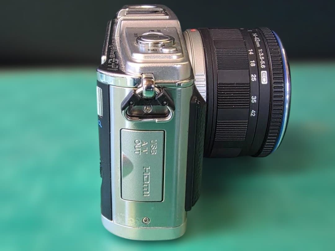 オリンパス PEN E-P1 シルバー レンズキット