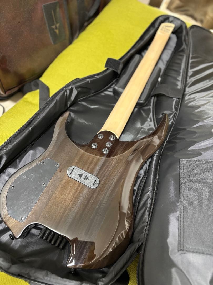 Legator Guitars GHOST G6SS ヘッドレスギター