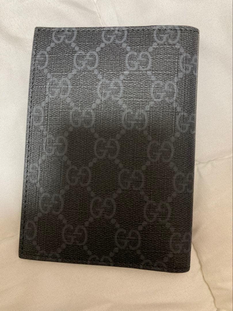 新品　グッチ GGスプリームキャンバス パスポートケース 795229 グレー