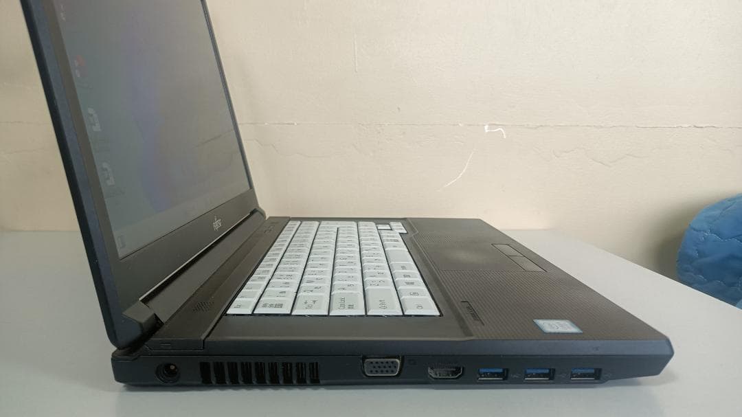 美品ノートパソコンFUJITSU第八世代Core i5 SSD128Gメモリ8G