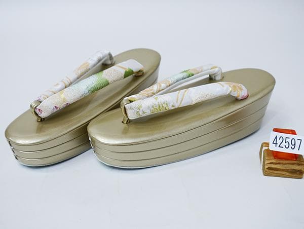 草履バッグセット 帯地 三段 フリーサイズ 24cm 金色 和装 NO42597