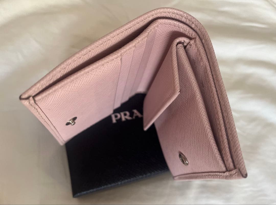 PRADAサファイアーノ二つ折り財布