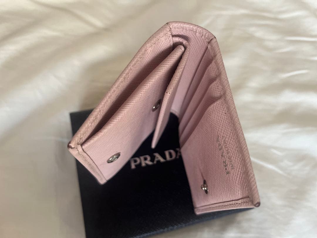 PRADAサファイアーノ二つ折り財布