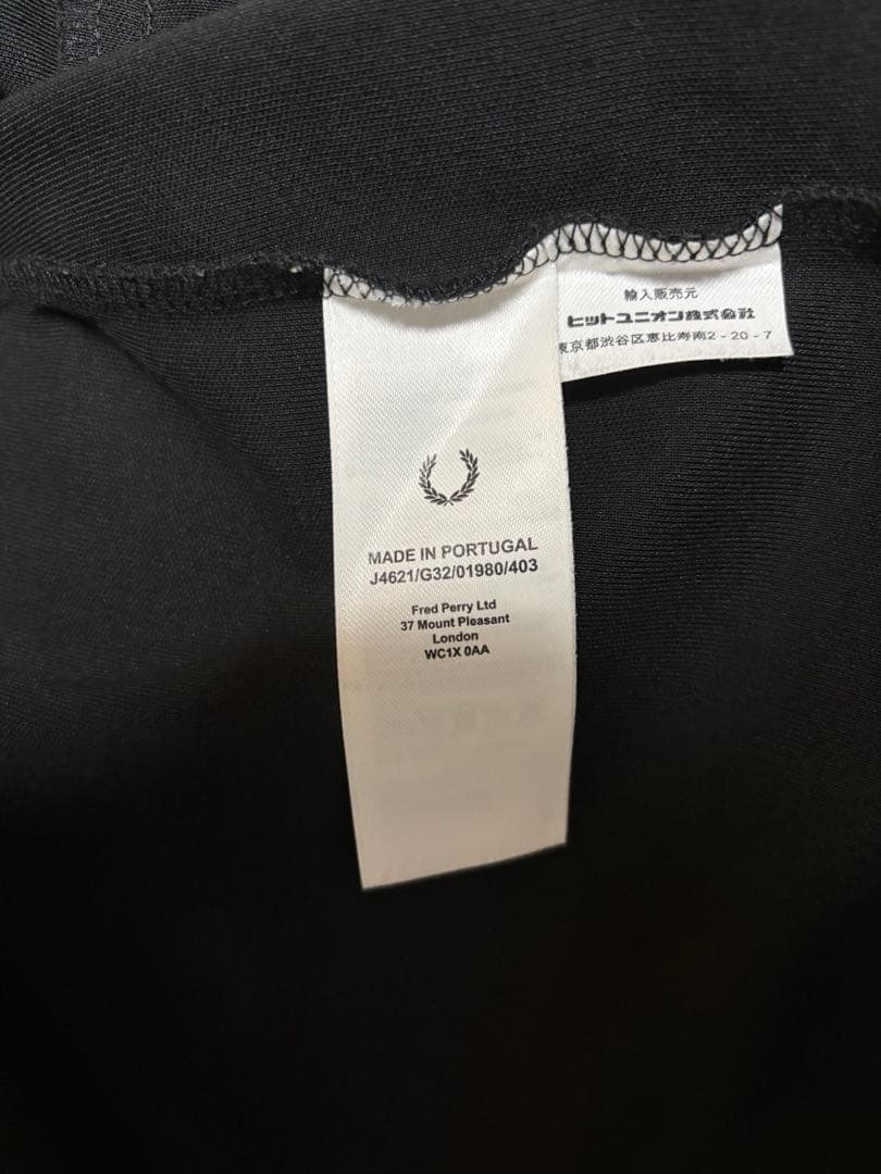 FRED PERRY黒のトラックジャケット、人気の商品