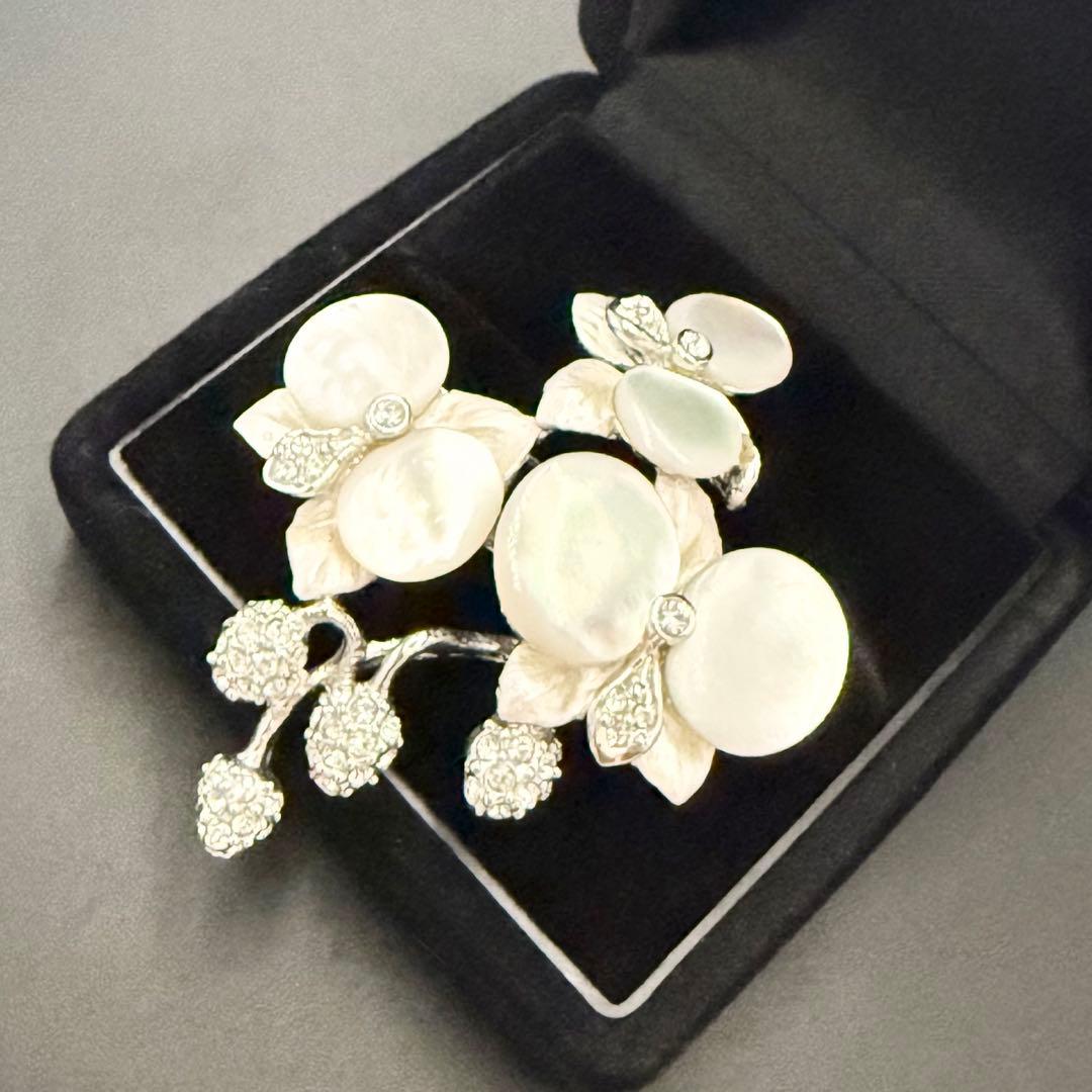 超希少✨未使用保管 ヴァンドームブティック　ブローチ　胡蝶蘭　白蝶貝