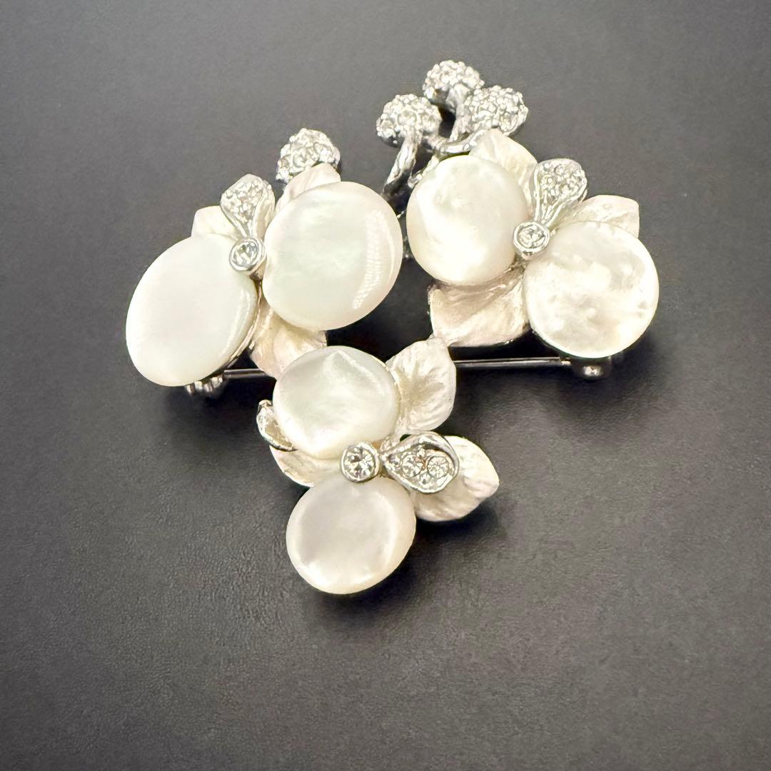 超希少✨未使用保管 ヴァンドームブティック　ブローチ　胡蝶蘭　白蝶貝