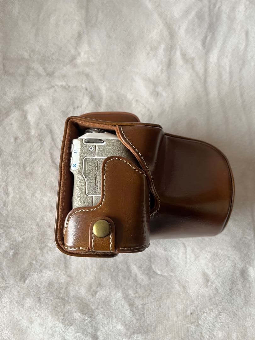 Canon EOS KISS M ミラーレスカメラ ホワイト　レンズ　セット