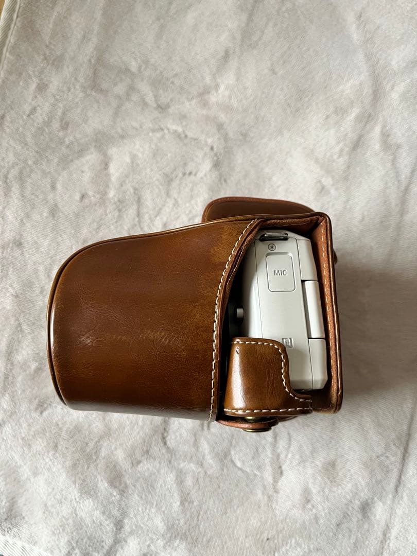 Canon EOS KISS M ミラーレスカメラ ホワイト　レンズ　セット