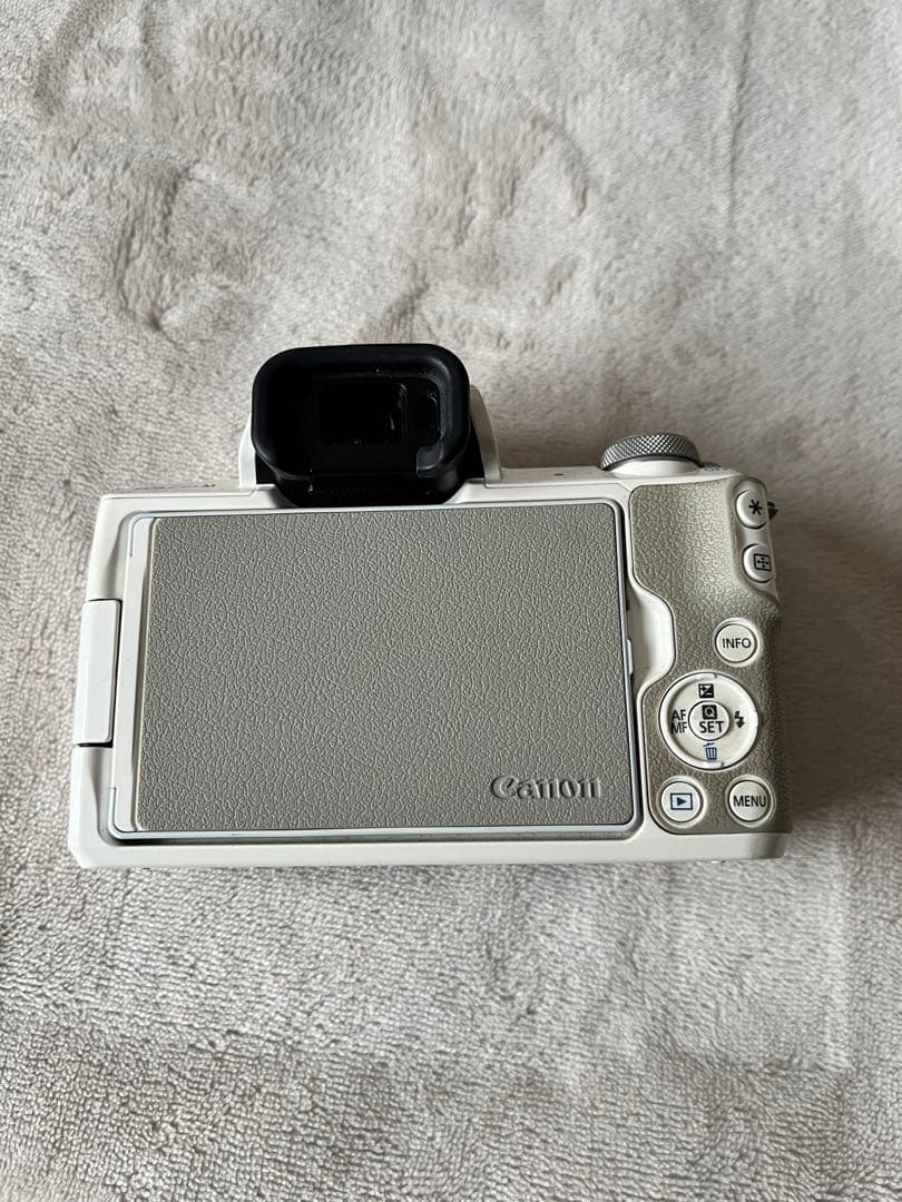 Canon EOS KISS M ミラーレスカメラ ホワイト　レンズ　セット
