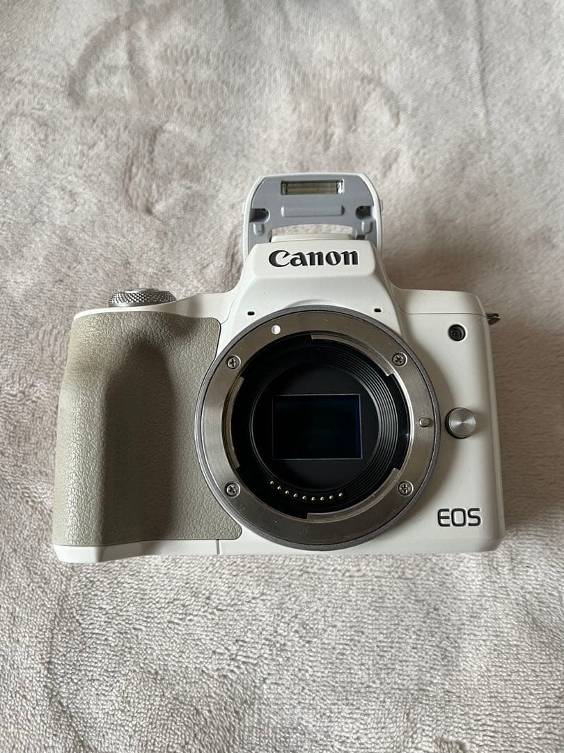 Canon EOS KISS M ミラーレスカメラ ホワイト　レンズ　セット
