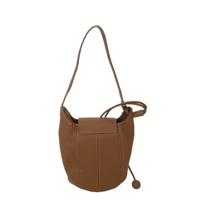 ブラウン ショルダーバッグ　本革