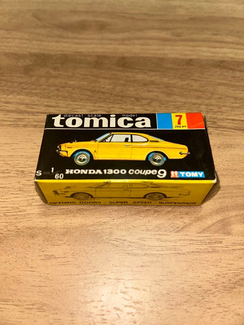 トミカ　黒箱 HONDA 1300 Coupe 赤
