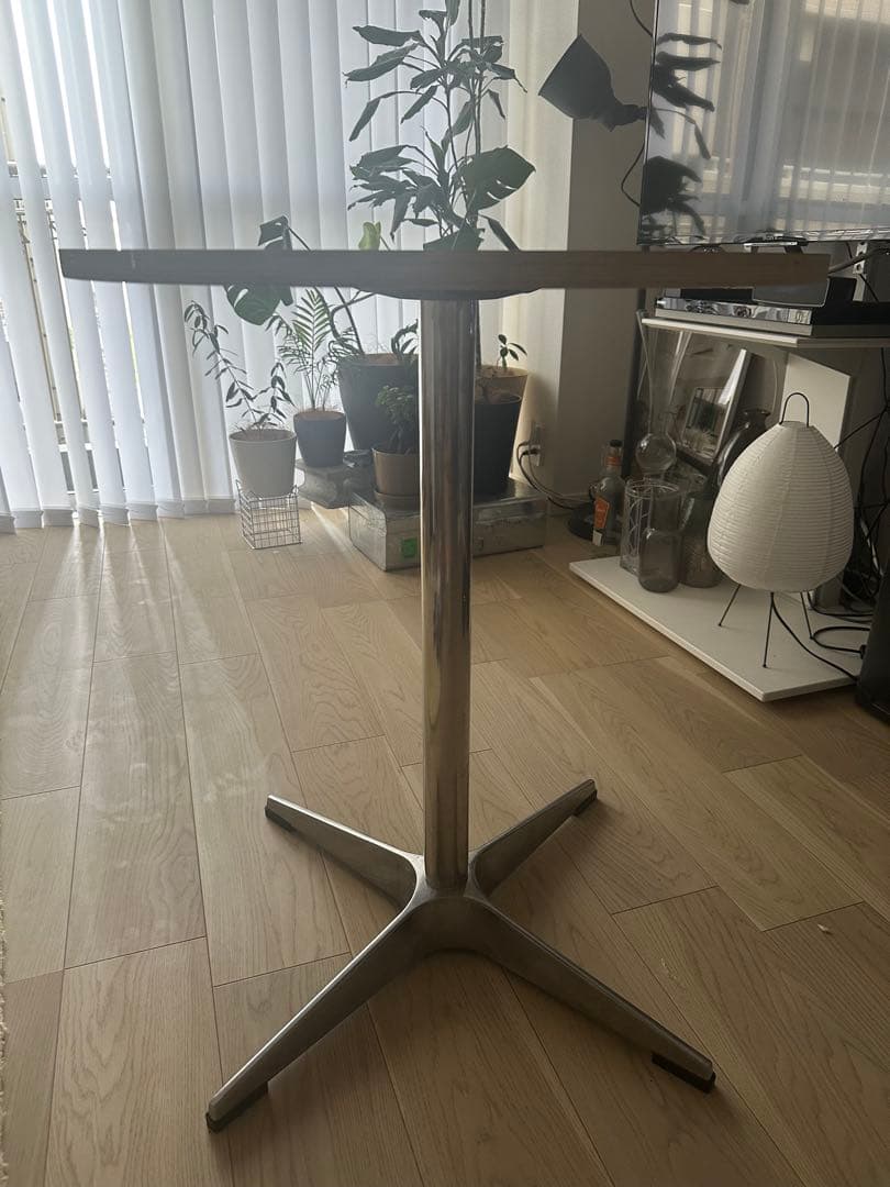 円形ホワイトダイニングテーブル、カフェテーブル　美品