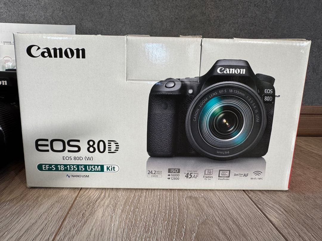 Canon EOS 80D 本体と付属品