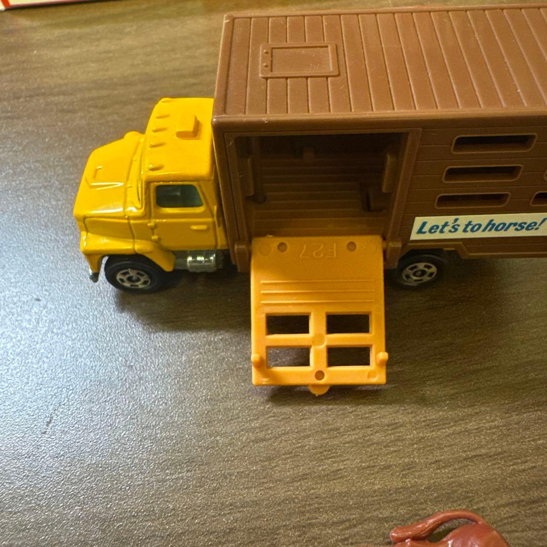 タータンです　トミカ フォードキャトルトラック 107 赤箱 日本製