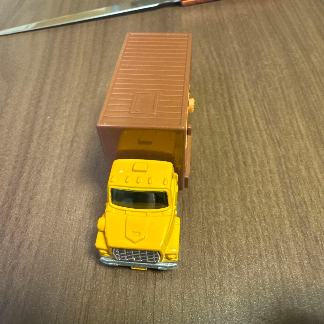 タータンです　トミカ フォードキャトルトラック 107 赤箱 日本製