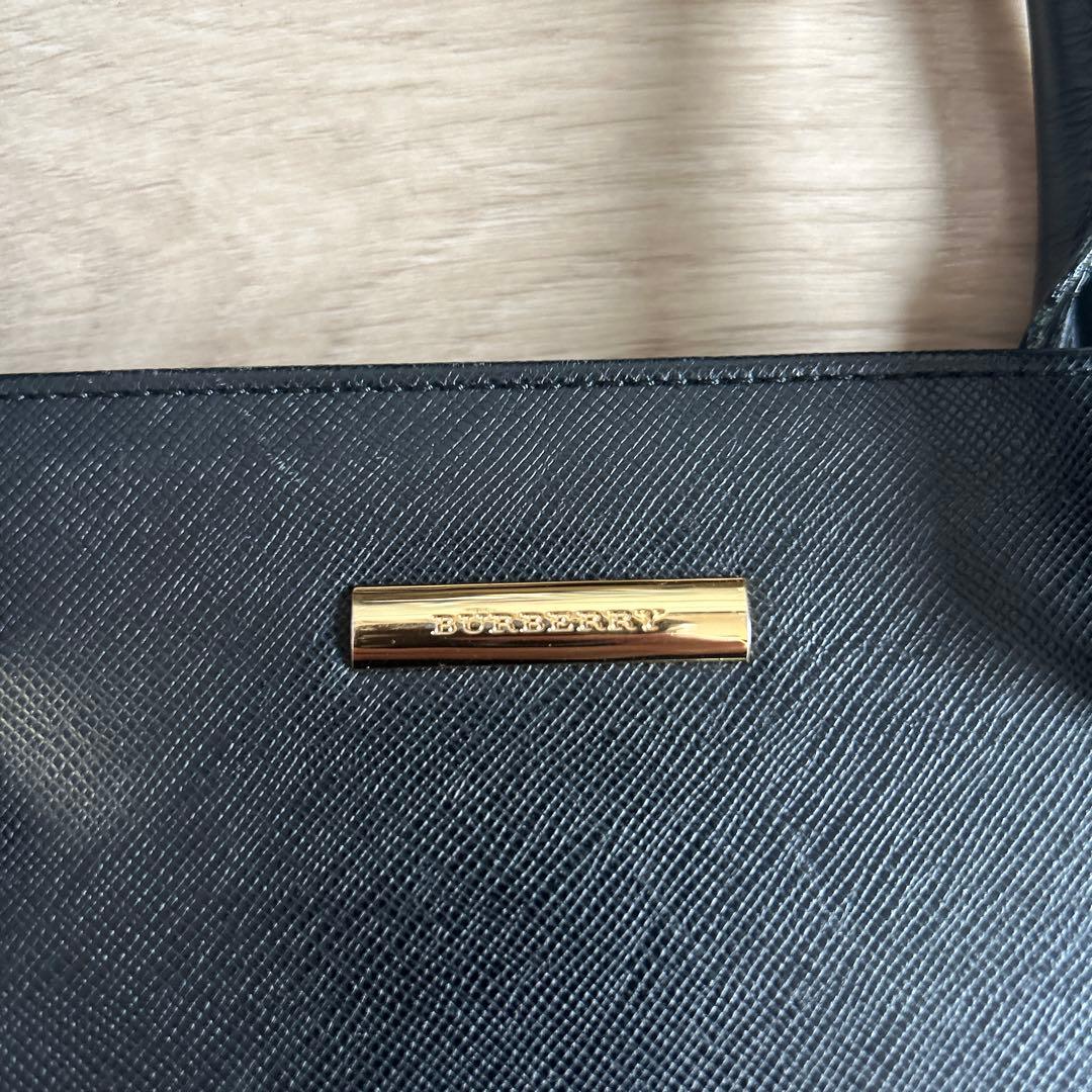 BURBERRY ブラック ハンドバッグ