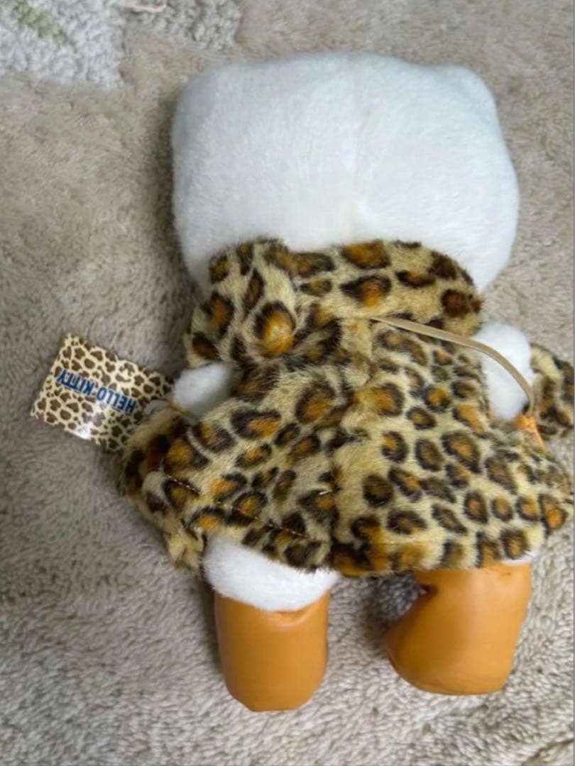 ハローキティ ヒョウ柄ぬいぐるみ