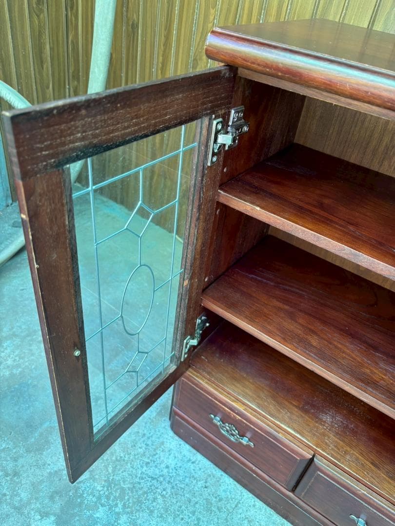 ステンド調　アンティーク　キャビネット　ガラス扉　ガラス戸棚　レトロ　インテリア
