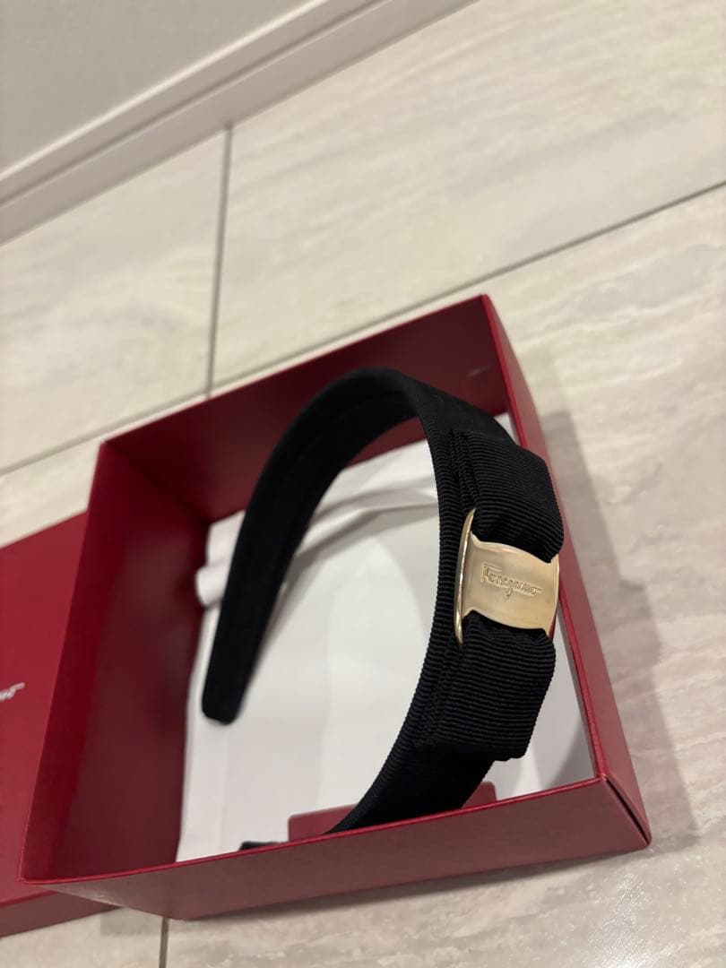 Salvatore Ferragamo 黒 リボンヘアバンド カチューシャ 美品