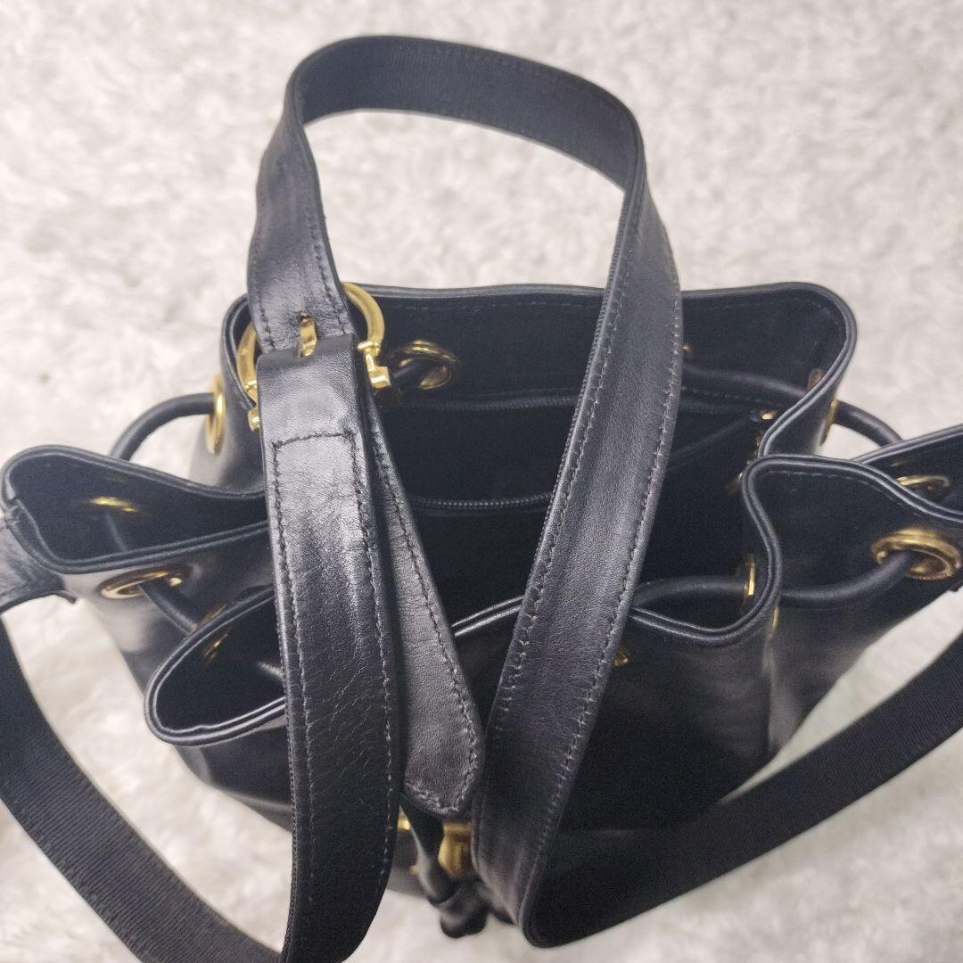 美品✨フェラガモ 巾着 ショルダーバッグ ヴァラ ガンチーニ ブラック