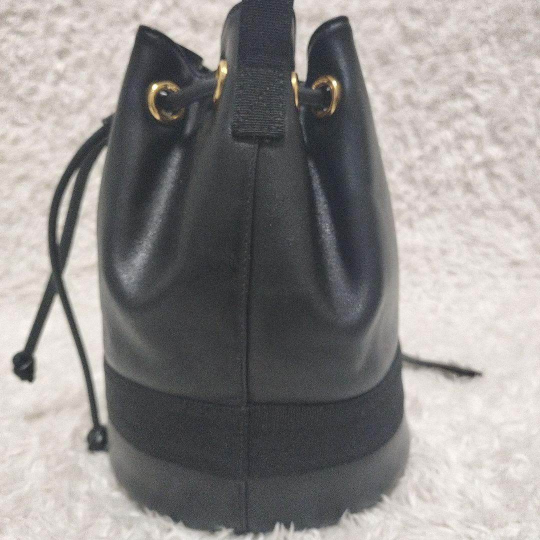 美品✨フェラガモ 巾着 ショルダーバッグ ヴァラ ガンチーニ ブラック