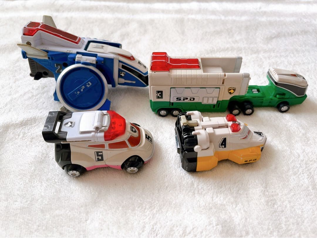 ①特捜戦隊デカレンジャー　DX特捜合体デカレンジャーロボ