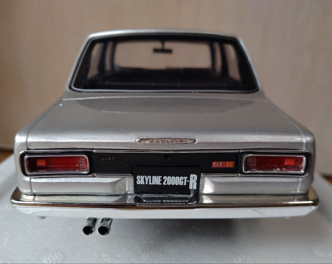 【限定７００台】京商 サムライ 1/18 ハコスカ 4ドア PGC10