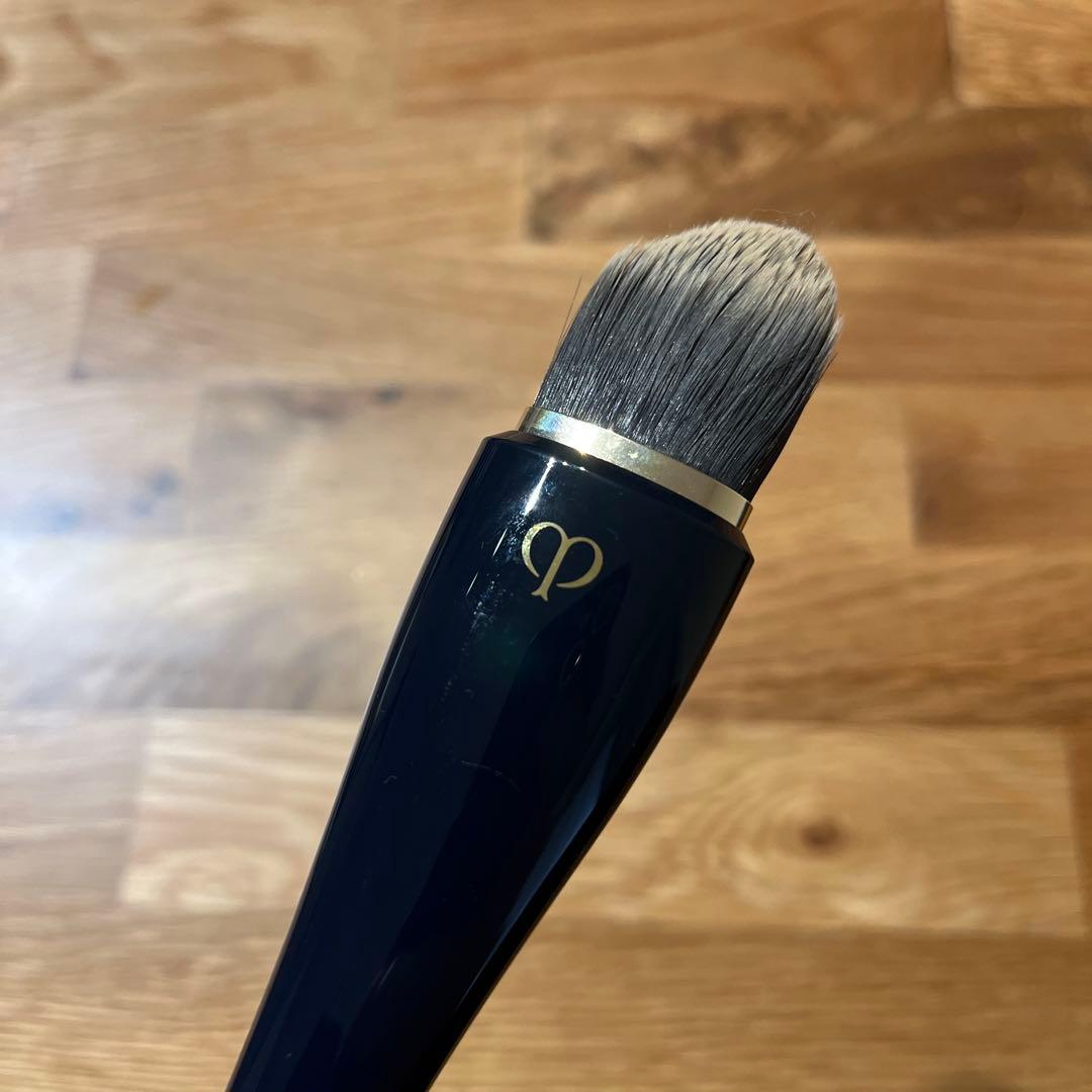 クレ・ド・ポー ボーテ ファンデーションブラシ2本　クリーナーセット