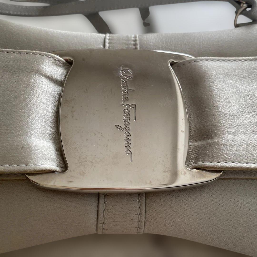 フェラガモ　リボン　ポーチ　ショルダー