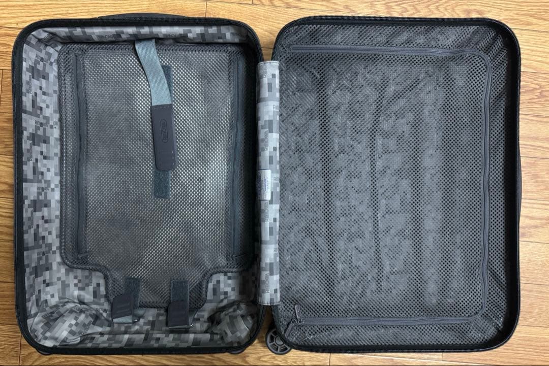 リモワ　サルサ　ブラック　32L 4輪　キャビン　機内持ち込み