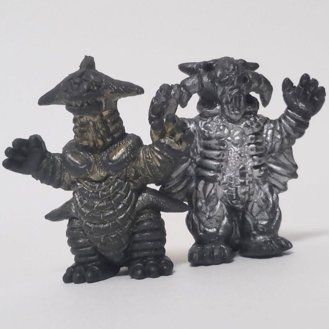 sasuさん用★コレ330,331　ウルトラマン怪獣消しゴム　デビロン＆ガモス黒