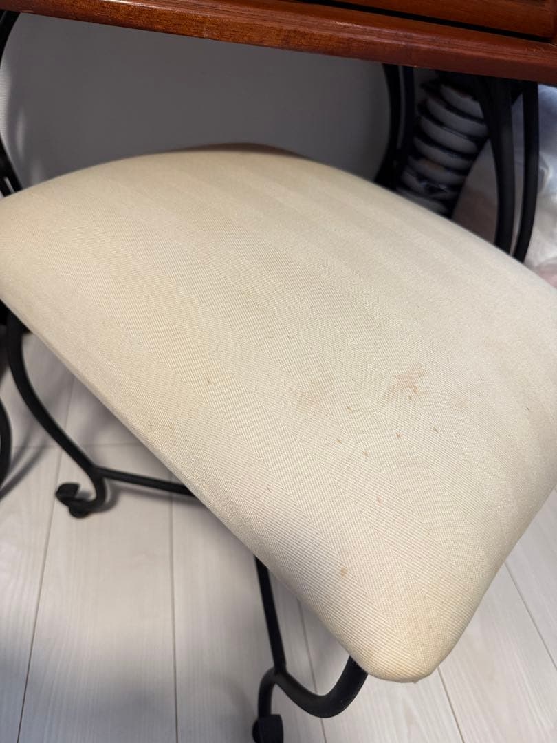 優美な曲線を描く ロートアイアン ドレッサー スツール別売り