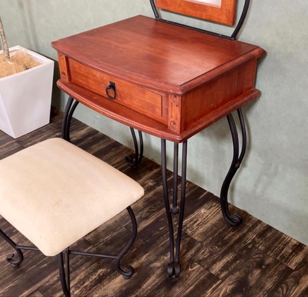 優美な曲線を描く ロートアイアン ドレッサー スツール別売り