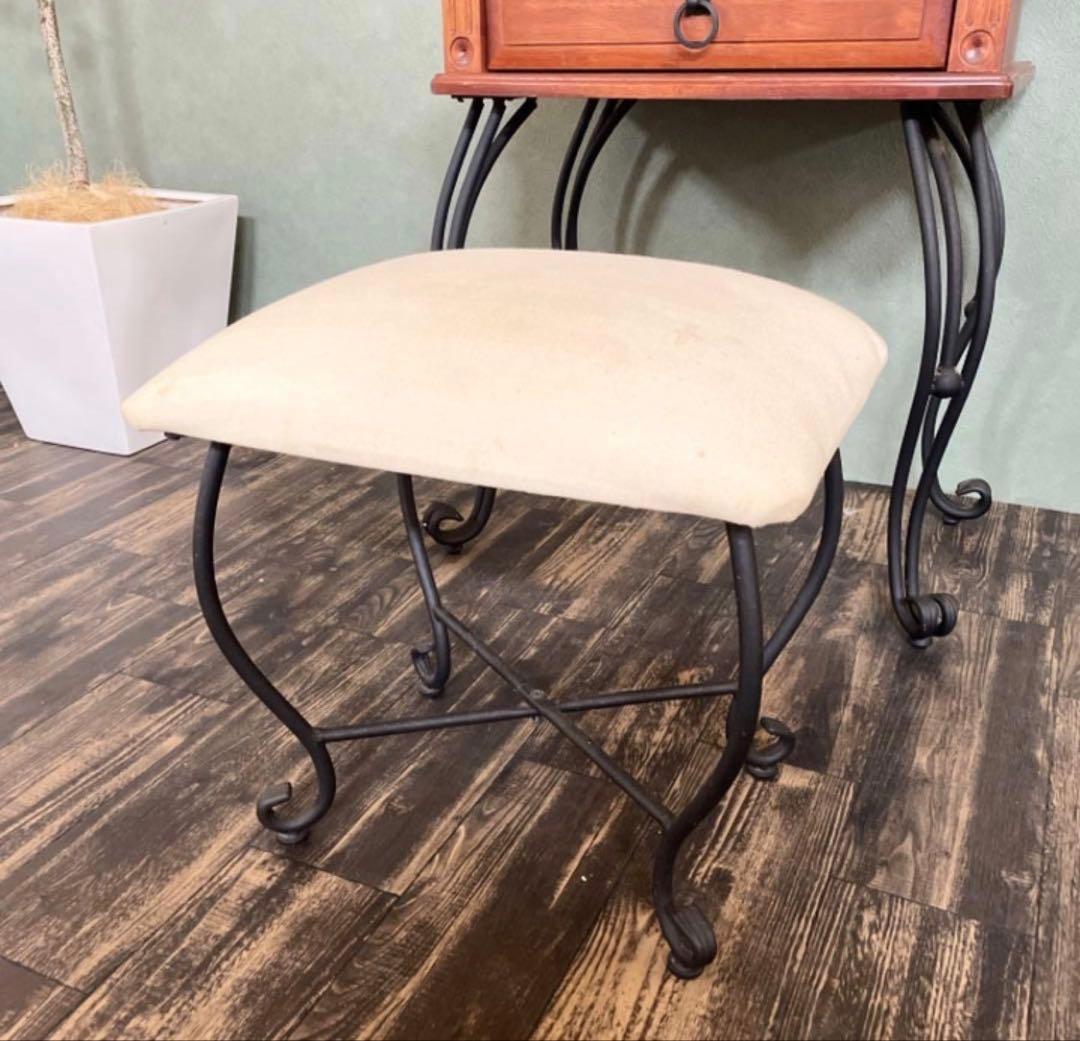 優美な曲線を描く ロートアイアン ドレッサー スツール別売り