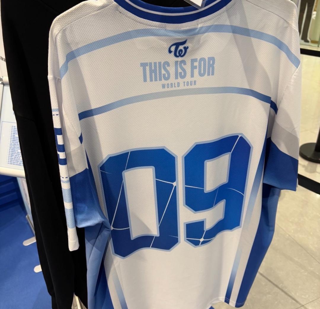 アイドル twice this is for world tour uniform XL