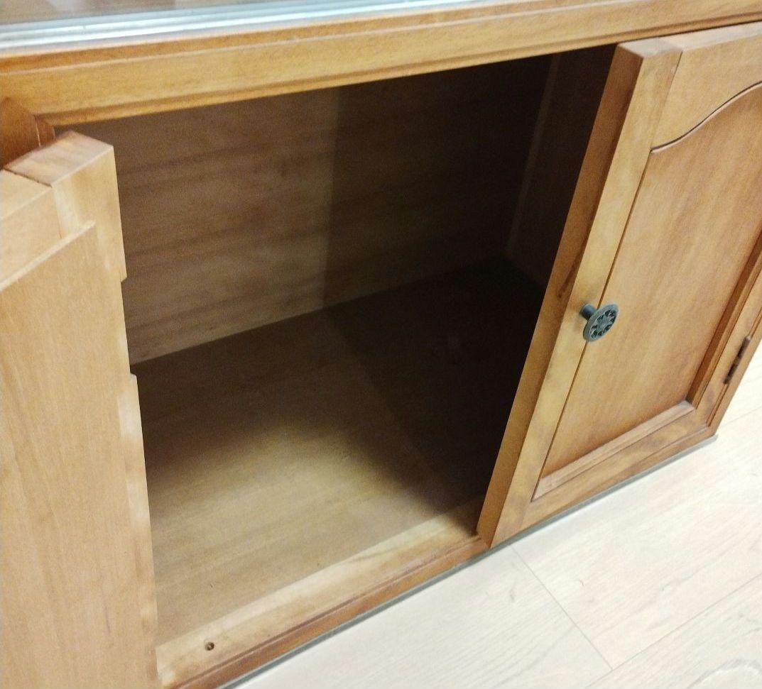 飾り棚・ガラス扉付き木製キャビネット