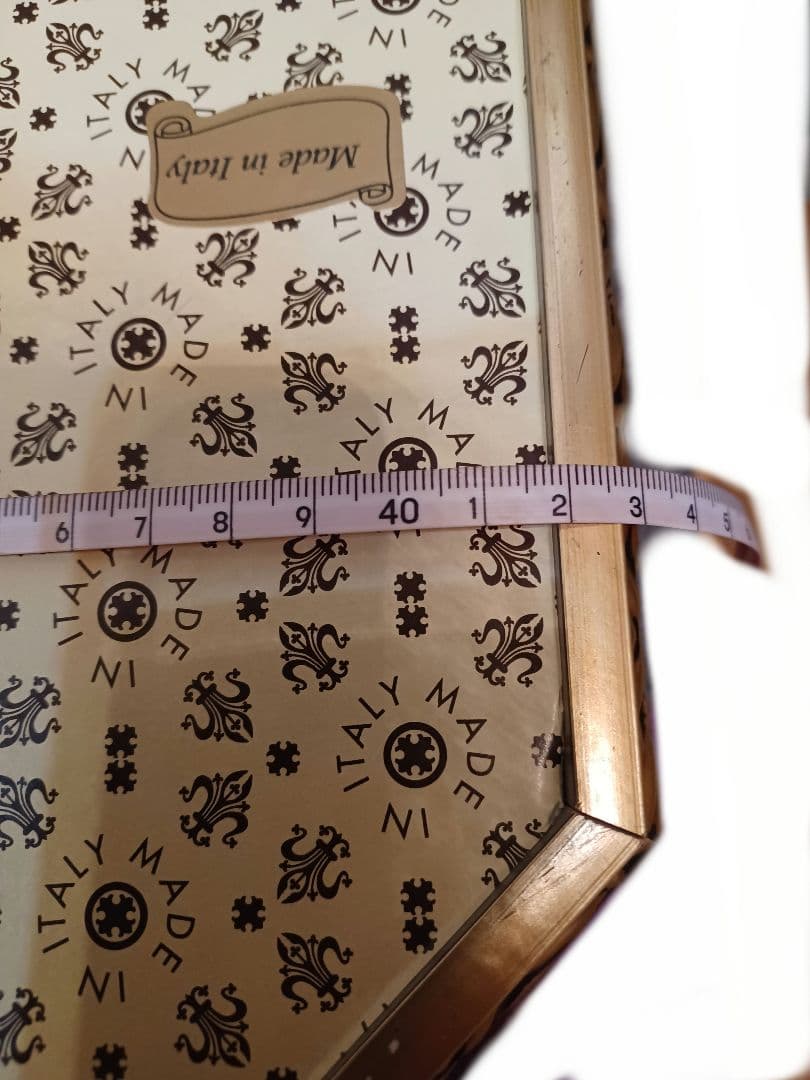 八角形のガラスショーケース