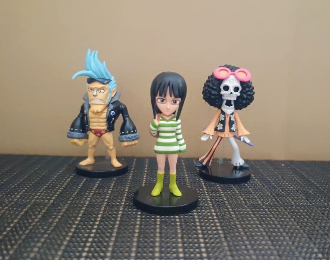 ワーコレ　ストロングワールド　麦わらの一味　冒険服　ワンピース　フィギュア