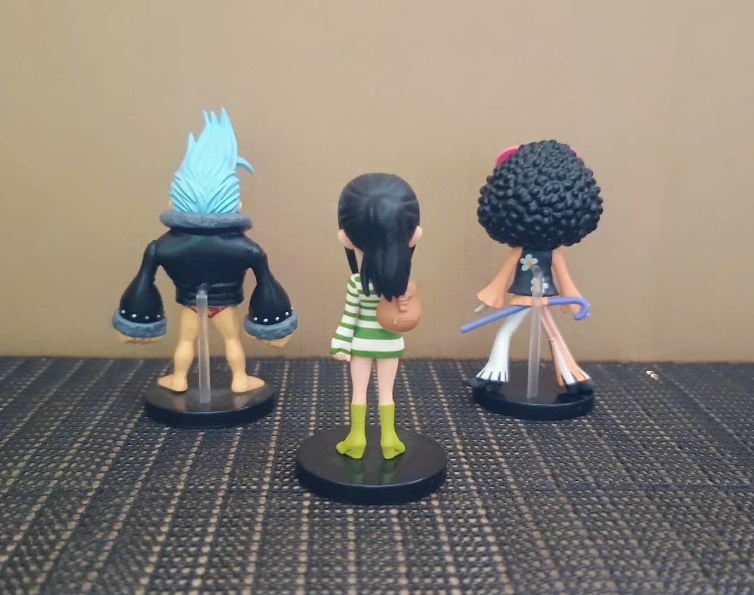 ワーコレ　ストロングワールド　麦わらの一味　冒険服　ワンピース　フィギュア