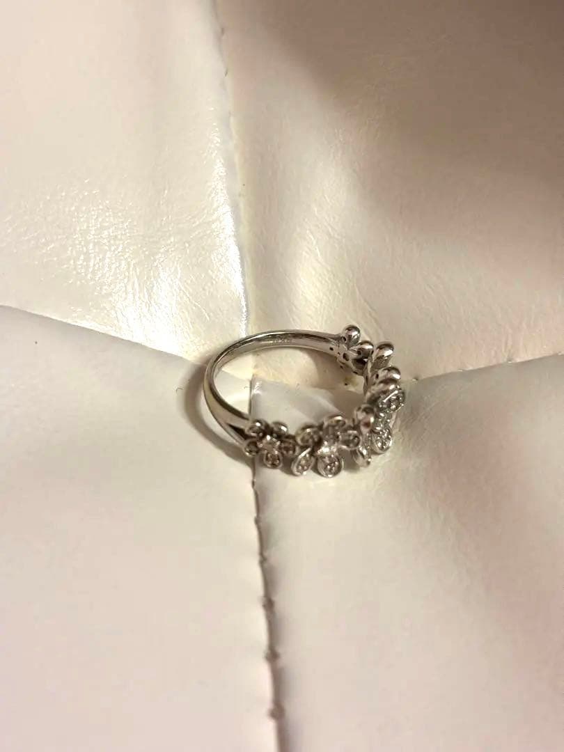 ホワイトゴールド　ダイヤモンド　フラワー　リング