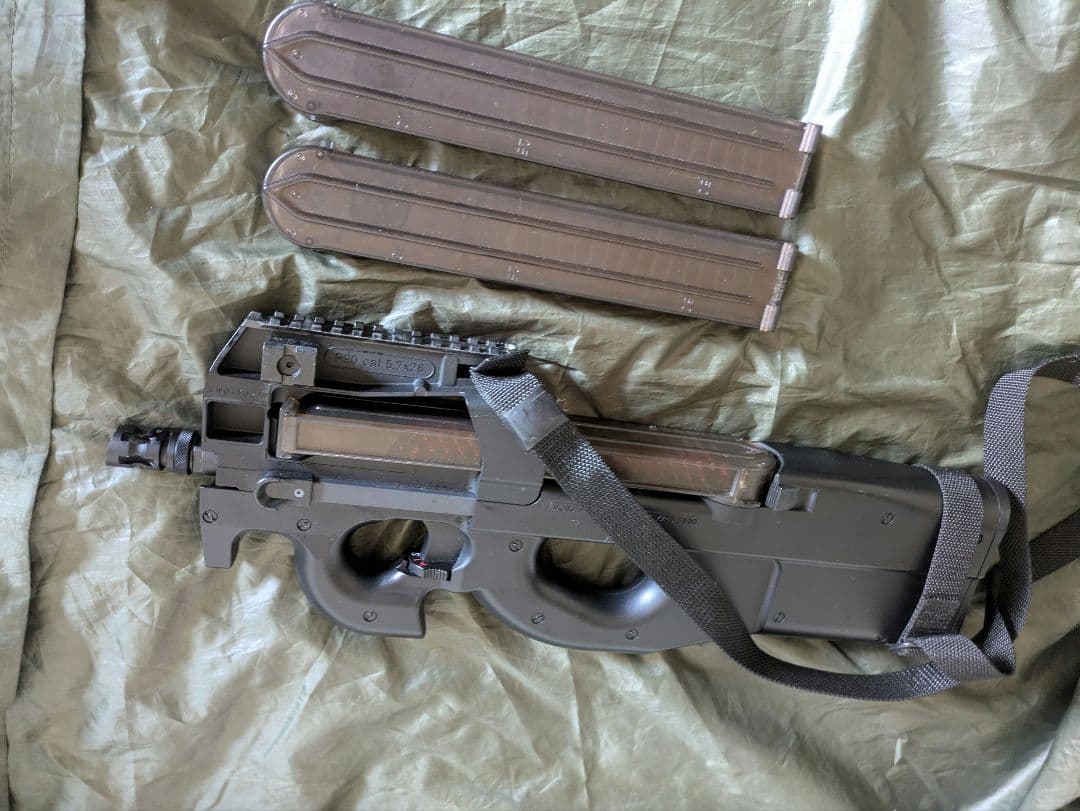 【早い者勝ち！】 電動ガンプラス P-90プラス 多弾マガジン付き