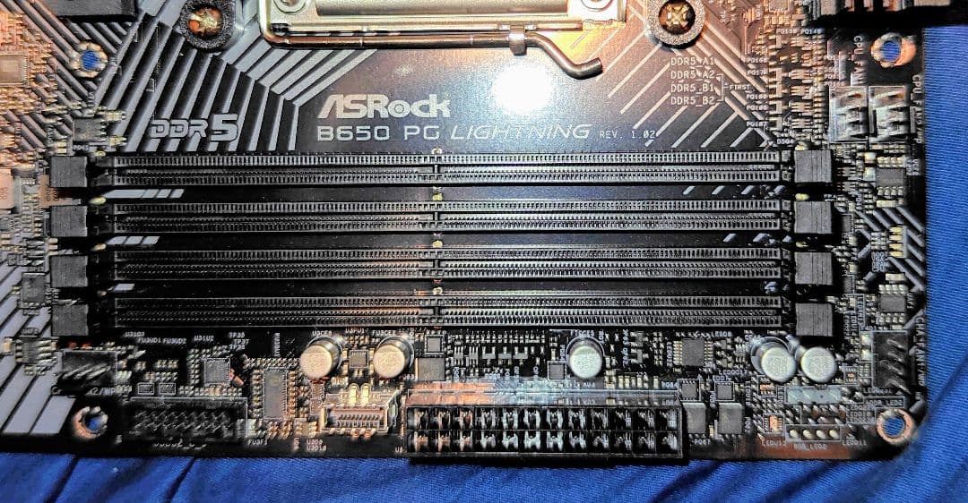 CPU Ryzen7 9700x + ASRock B650 PG Lightning