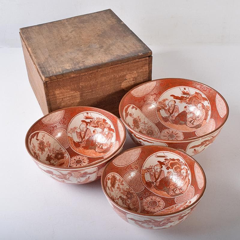 九谷焼　古九谷　赤絵金彩　窓絵　人物花鳥文　三ッ組鉢　時代箱付　U　R8370