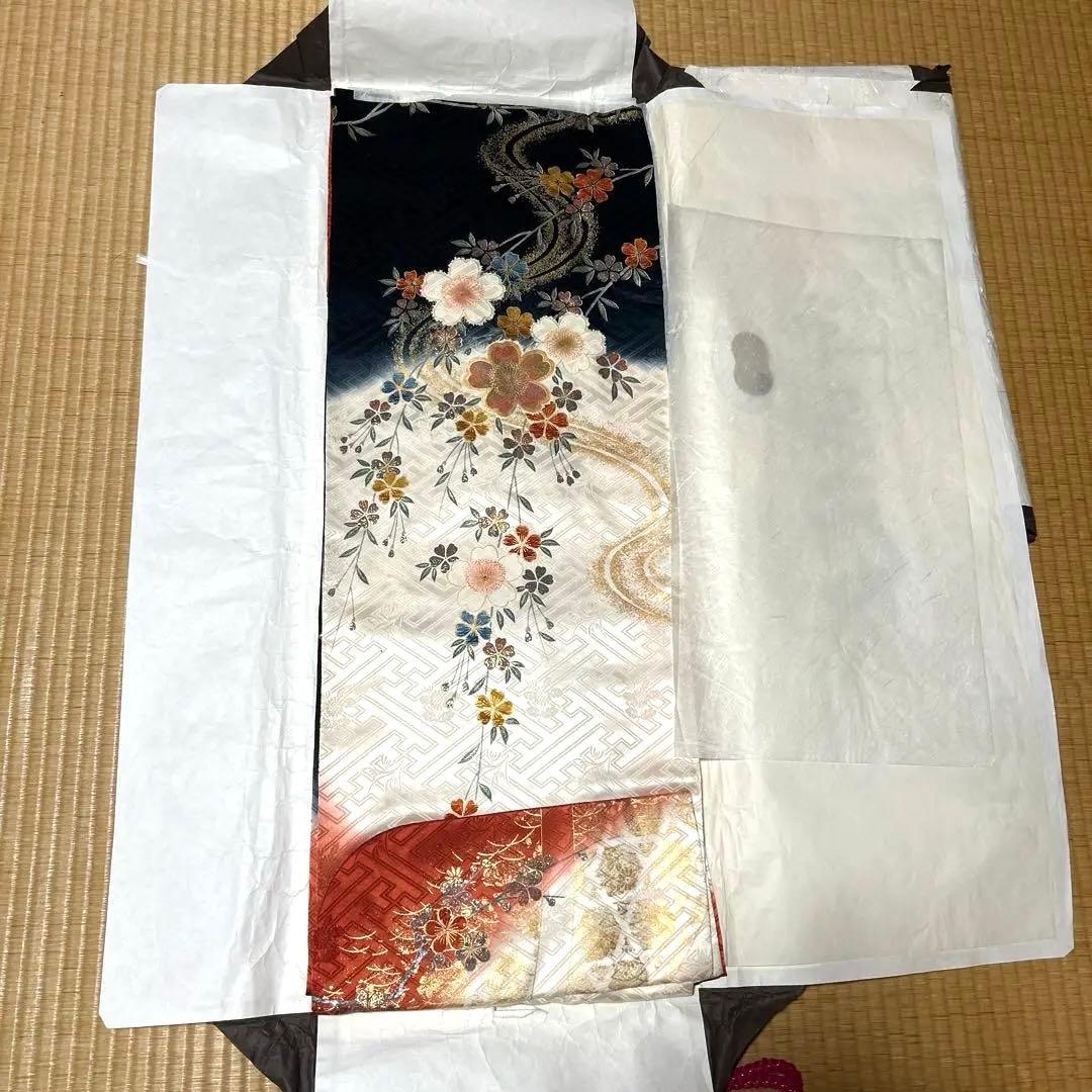 正絹の振袖 黒と赤の花柄　振り袖フルセット