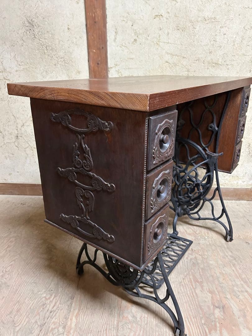 Pちゃん　アンティークシンガーミシン テーブル　天板欅一枚板