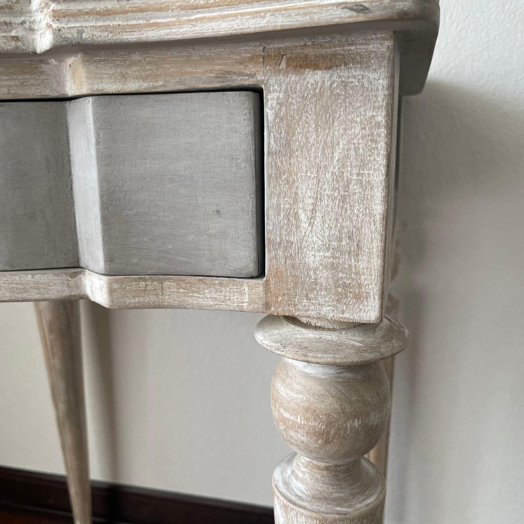 フレンチシックなサイドテーブル